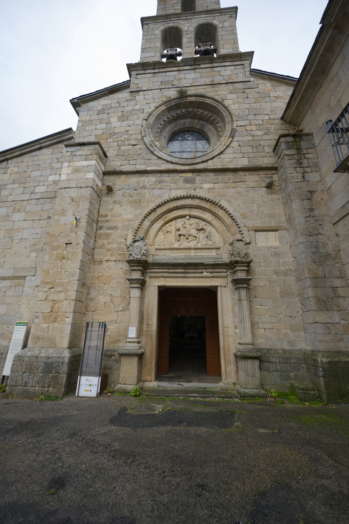 Portada occidental de la iglesia del monasterio de San Martín de Castañeda